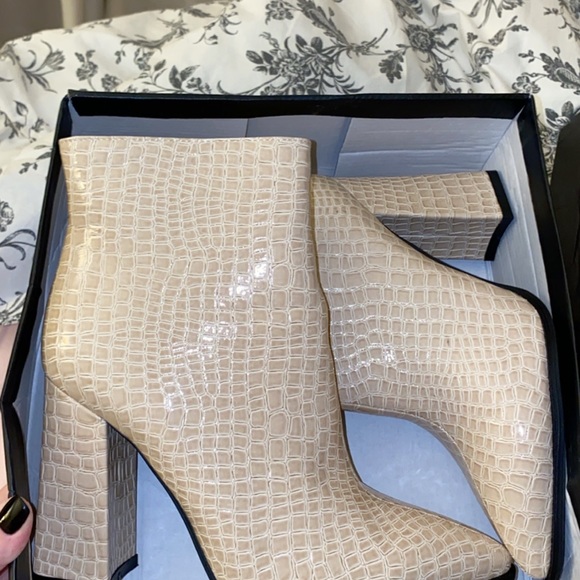 Shoes - Booties beige snakeskin